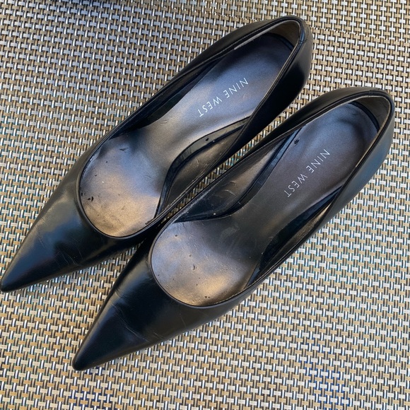 Nine West Black Pumps Rarely Worn Excellent condition Very Pointy Very Sexy Hot! - Picture 7 of 7